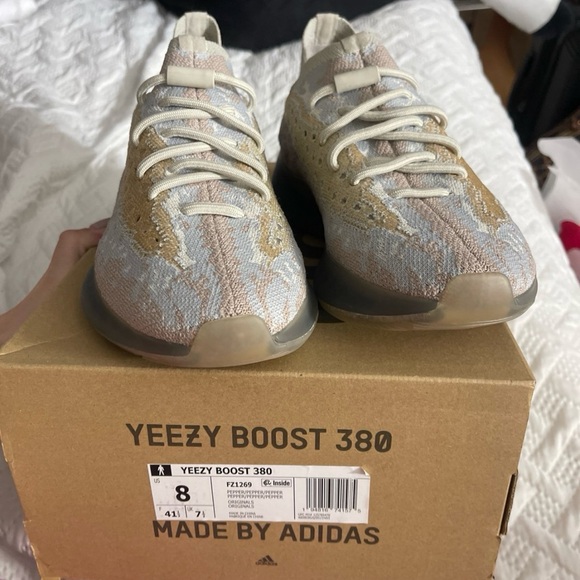 yeezy boost 380 - Picture 1 of 8